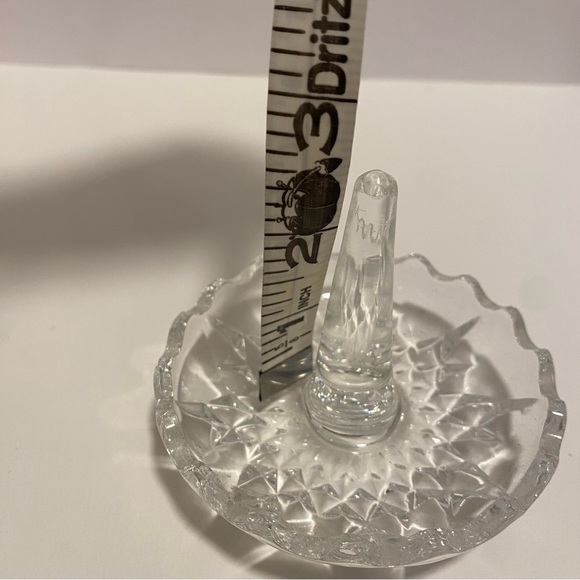 Vintage crystal scallop edge ring tray holder jewelry dish - Picture 4 of 7